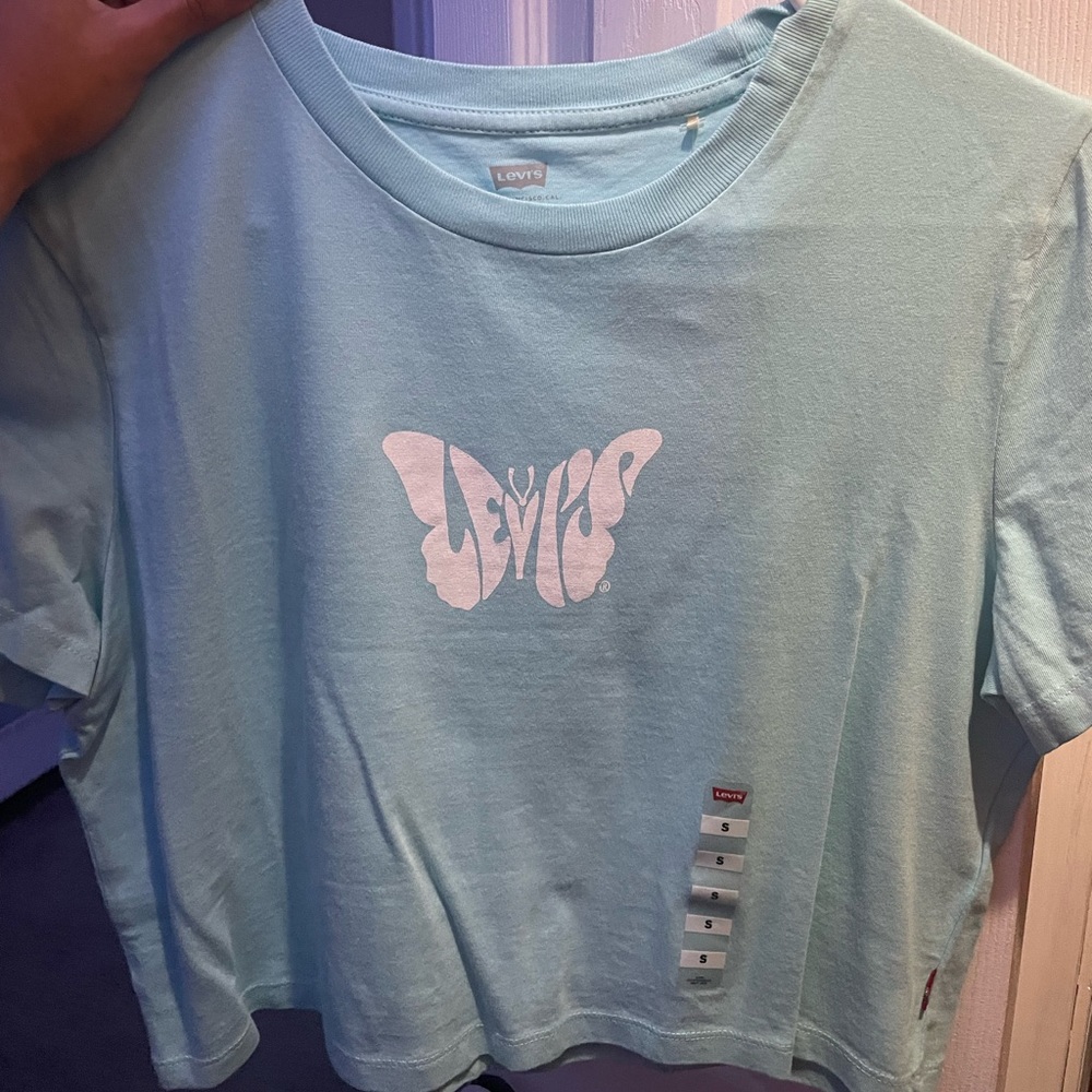 blue butterfly levi’s cropped baby tee